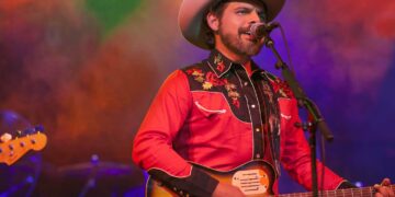 Country music star apologizes after drunken show ends with cops taking him down: ‘I’m not OK’ – PennLive.com