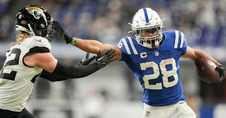 Former NFL All-Pro RB has top girls basketball prospect – Yahoo Sports