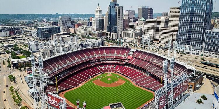 Cincinnati Reds star Elly De La Cruz breaking out just in time? – Yahoo Sports