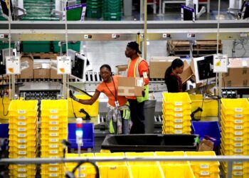 Amazon bumps pay, lowers health insurance costs for warehouse workers – Arizona Daily Star