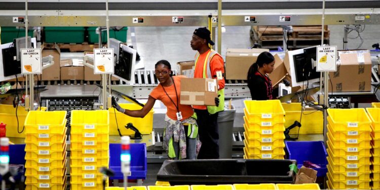 Amazon bumps pay, lowers health insurance costs for warehouse workers – Arizona Daily Star
