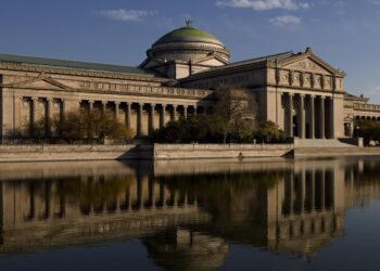 Chicago’s Griffin Museum of Science and Industry workers authorize strike – CBS News
