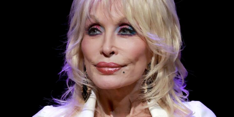 Danielle Fishel Explains Why Being on “DWTS” Makes Her Feel ‘Like It’s 1994 Again’ Filming “Boy Meets World” (Exclusive) – Yahoo