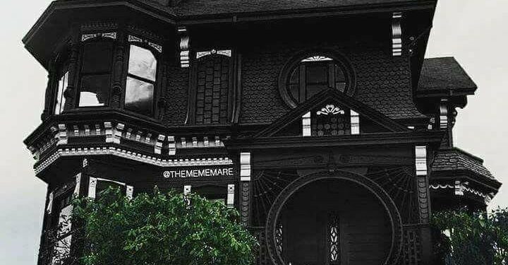Viral ‘Goth house’ for sale just in time for Halloween – The Weekly Journal