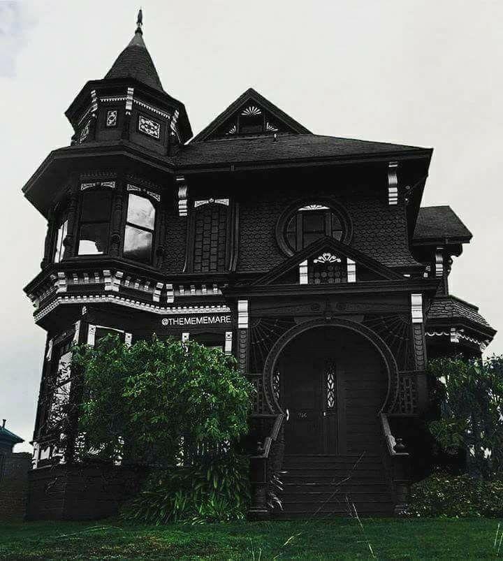 Viral ‘Goth house’ for sale just in time for Halloween – The Weekly Journal