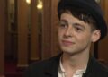 No, Anthony Boyle Didn’t Use a Prosthetic in His House of Guinness Bath Scene – Yahoo