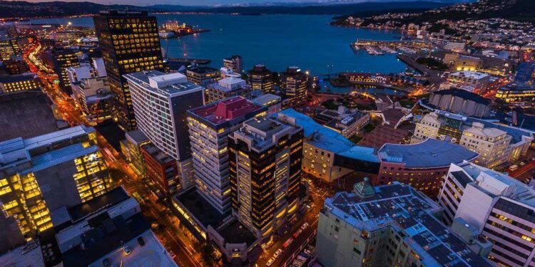 New Zealand Surprises With Larger Rate Cut as Economic Concerns Mount – Bloomberg.com