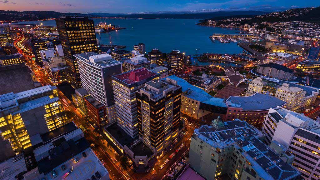 New Zealand Surprises With Larger Rate Cut as Economic Concerns Mount – Bloomberg.com
