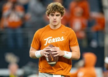Arch Manning’s Red River debut: No fireworks, but plenty of clutch first downs in win over No. 6 Oklahoma – CBS Sports