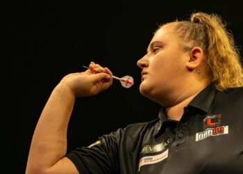 Beau Greaves stuns Luke Littler in PDC world youth championship thriller – The Guardian