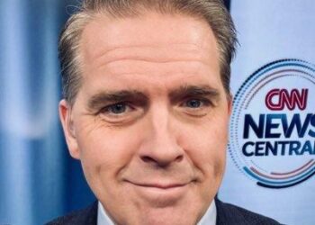 Scott Jennings removes hostage pin after 2 years, replaces with U.S. flag – CNN