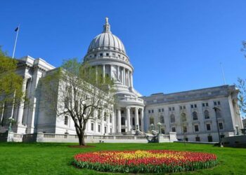 Some Wisconsin lawmakers want paychecks withheld during government shutdown, others don’t – Spectrum News 1