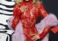 Sabrina Carpenter Teases Tonight’s ‘SNL’ in Behind-the-Scenes Photos – Yahoo
