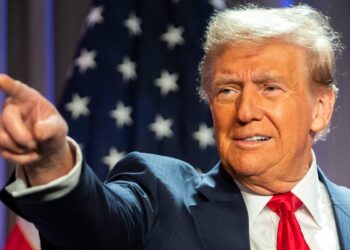 Trump Posts Fake Video of Himself Flying a ‘King Trump’ Jet Over Protesters – The New York Times