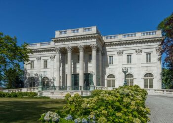 Halloween not your thing? Here’s when Christmas at the Newport mansions will start. – The Providence Journal