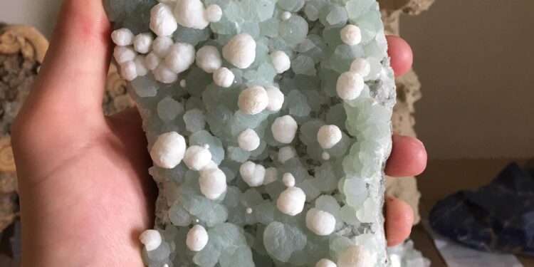 Bizarre Crystals in Titan’s Lakes Could Break a Fundamental Rule of Chemistry – ScienceAlert