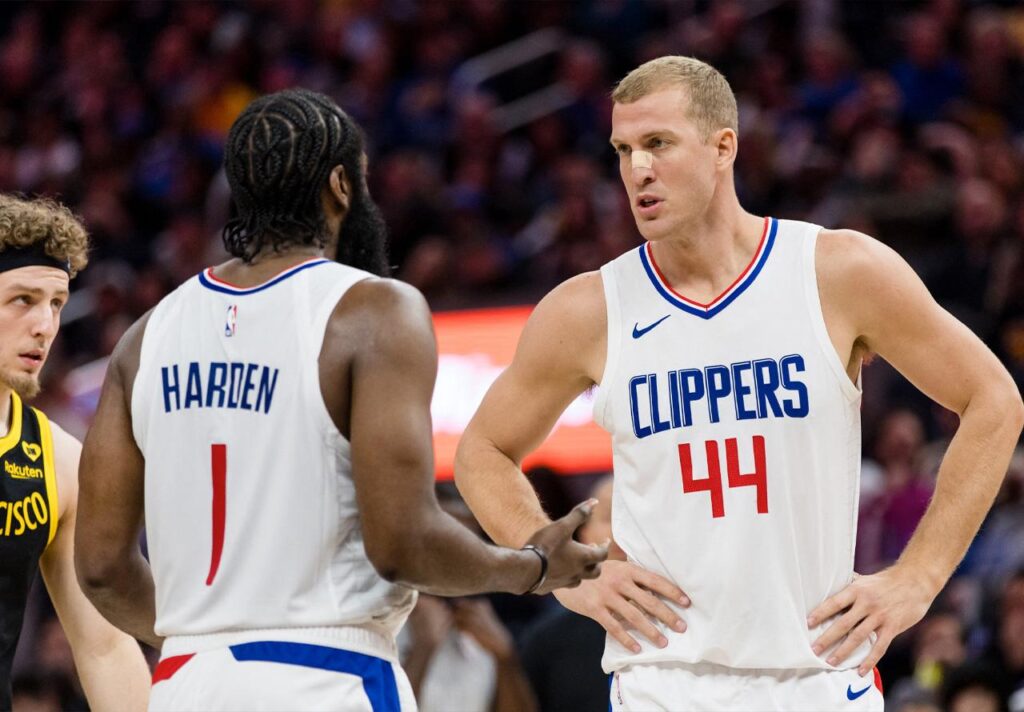 Clippers fans chant “F-B-I” at Blazers players while shooting free throws during Sunday’s game – Yahoo Sports