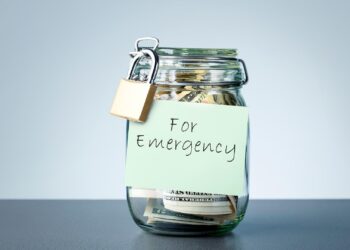 ‘My emergency fund is gone’: Federal workers struggling as shutdown drags on – CNN