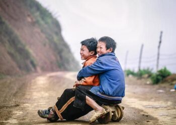 LA Dodgers’ Alex Vesia shares death of baby daughter after sitting out World Series – BBC