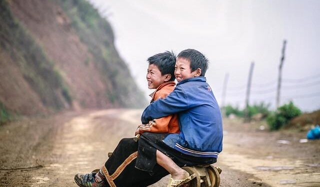 LA Dodgers’ Alex Vesia shares death of baby daughter after sitting out World Series – BBC