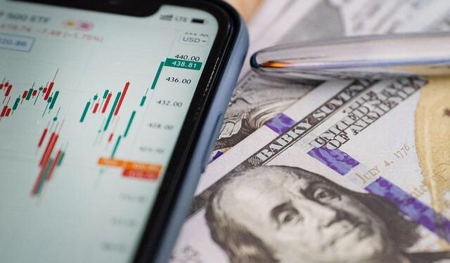 Charting the Global Economy: Disparity Tests a Resilient Europe – Bloomberg.com