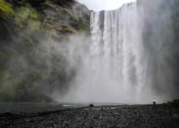 Kelly Brook opens up on ‘horrific’ miscarriage that left her never wanting to try for a baby again – Woman & Home