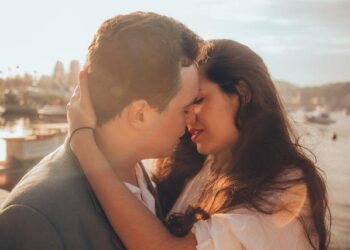 Scientists Say Kissing Is Over 20 Million Years Old and It’s Not Just a Human Thing – ZME Science