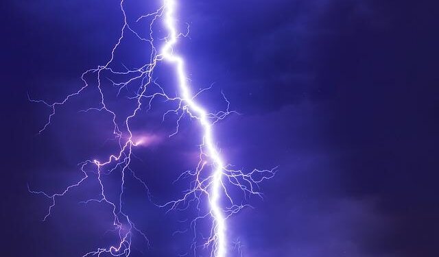 Trapping particles to explain lightning – EurekAlert!