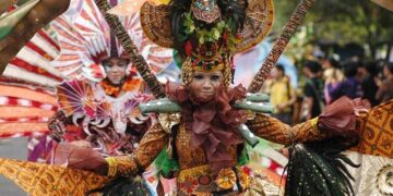 The Steamy, Sexy, NSFW Show That I’m Seeing Everywhere on Social Media – PureWow