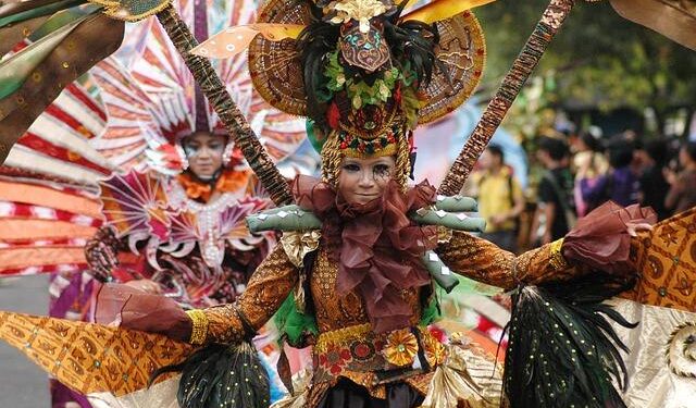 The Steamy, Sexy, NSFW Show That I’m Seeing Everywhere on Social Media – PureWow