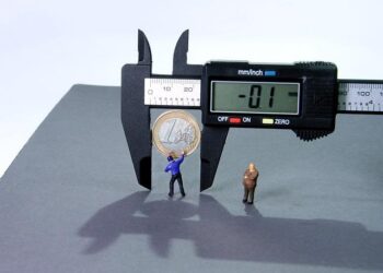 Video Fed cuts interest rates as Trump defends economy – ABC News