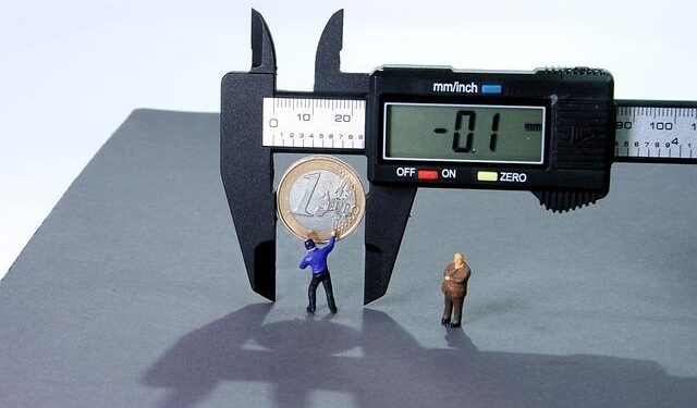 Video Fed cuts interest rates as Trump defends economy – ABC News