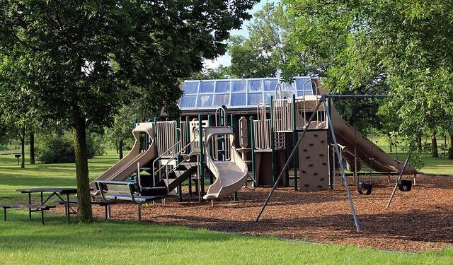 Wisconsin State Patrol drops reminder: Your favorite in-car entertainment might be breaking the law – WFRV Local 5