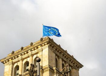 UK economy shrank by 0.1% in October, in run-up to the budget – business live – The Guardian