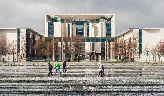 Looking back at 2025, a chaotic year in Arizona and U.S. politics – KJZZ