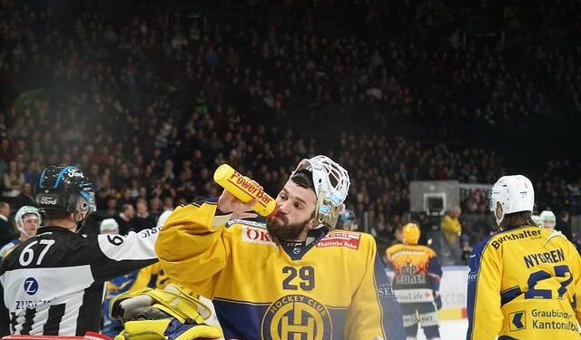 Hockey enthusiasts take in fan festival as World Junior Championship begins – CBS News
